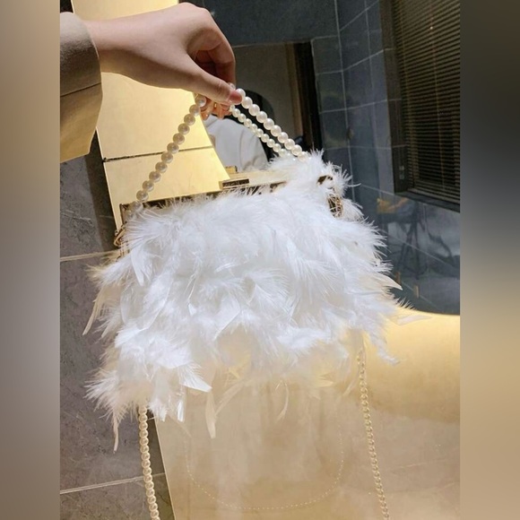 White and Gold Bag with Style and Elegance - Picture 3 of 4